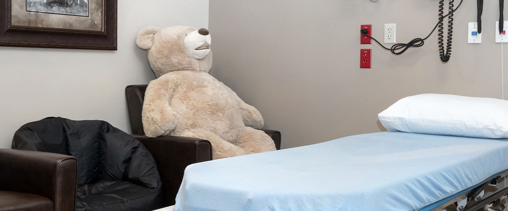 Comforting pediatric care room with large teddy bear at Express ER in Waco,TX